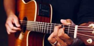 Jak zacząć grać na gitarze