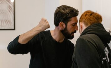 Przemoc i molestowanie w miejscu pracy