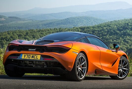 Jaki silnik ma McLaren P1?