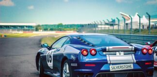 Jaka jest maksymalna prędkość Ferrari?