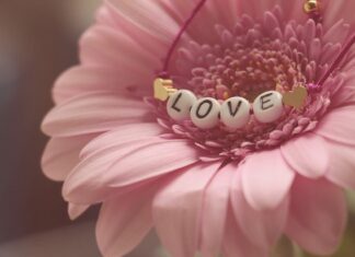 Po co nosić czerwona bransoletkę?