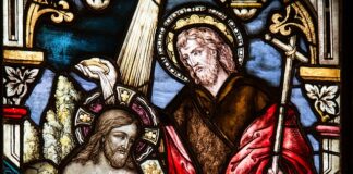 Czy można dać dziecku krzyżyk na chrzest?