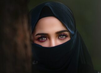 Co oznacza chusta na głowie Araba?