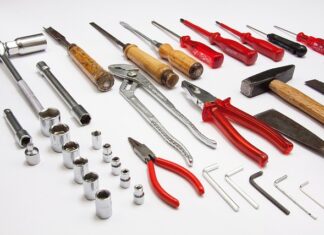 Czym się rożni klucz imbusowy od Torx?