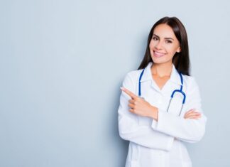 Kiedy Najlepiej Przeprowadzić Leczenie Żylaków Nóg: Optymalne Momenty Dla Skutecznej Terapii lekarz